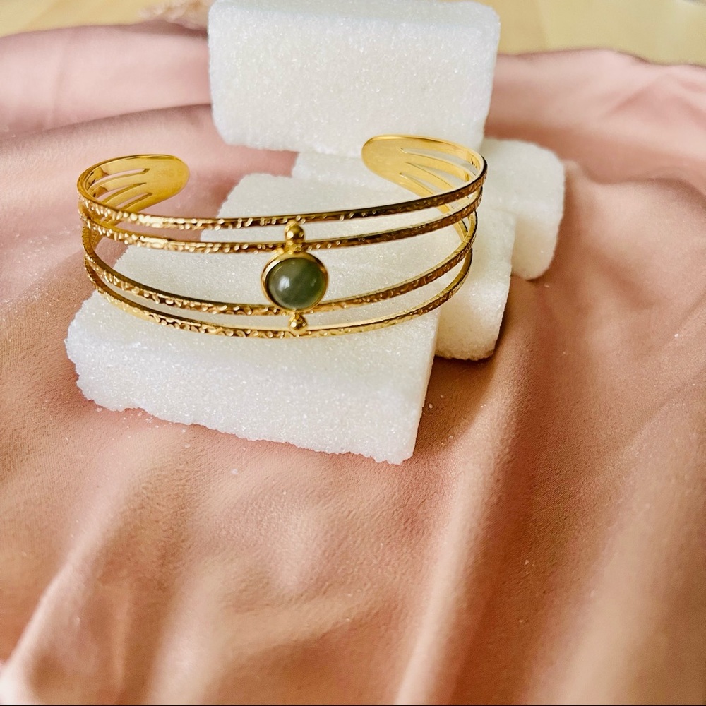 Beautiful 🤩 cuff